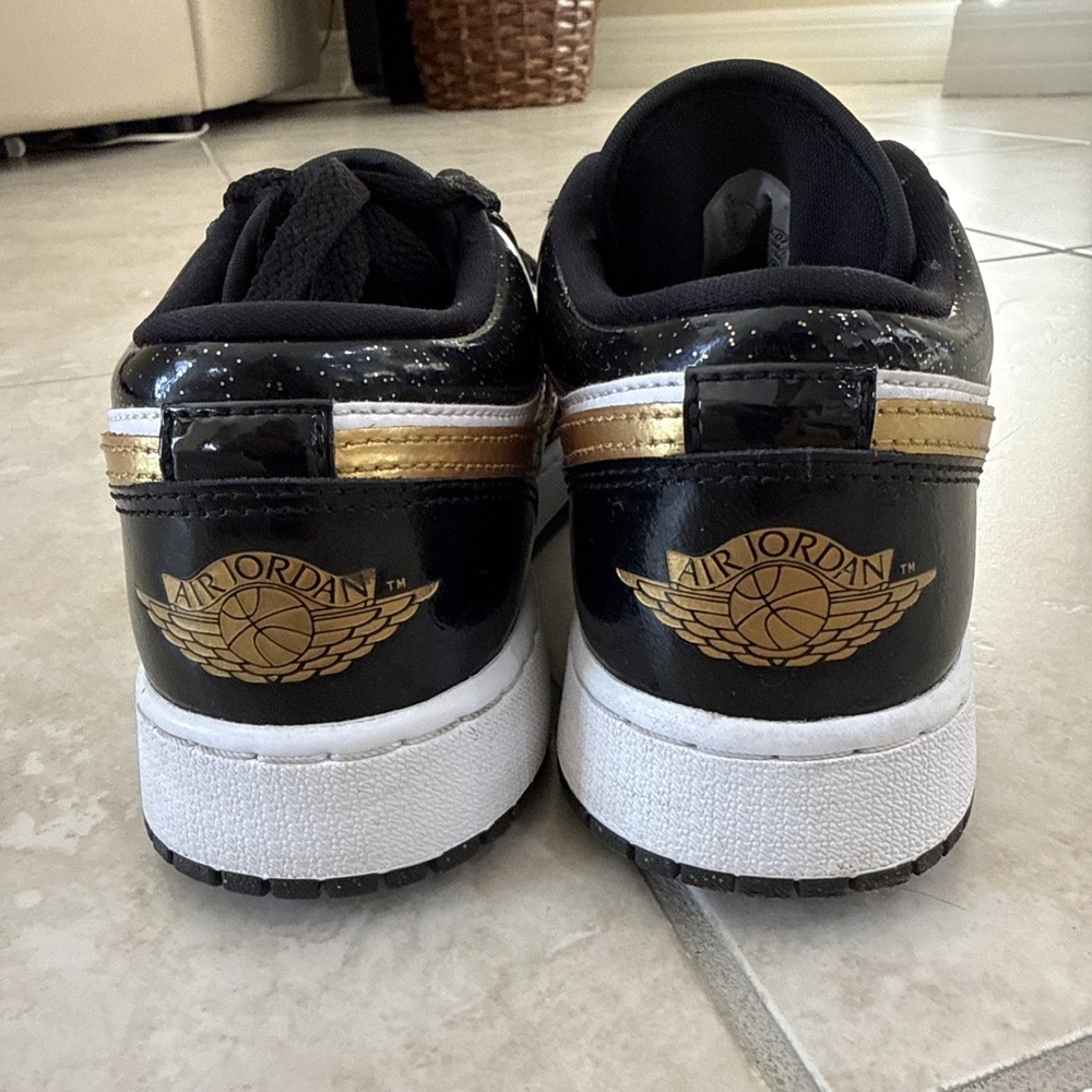 Nike Air Jordan 1 Low SE GS Black Metallic Gold White Size 5.5 DR6970-071 - Picture 4 of 8